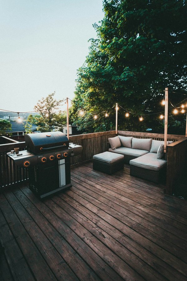 Quelle est la meilleure manière de protéger une terrasse en bois contre les UV ?
